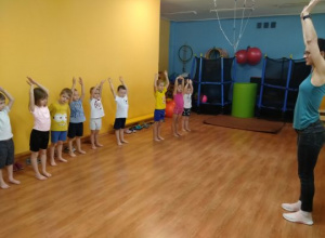 Ćwiczymy na sali gimnastycznej