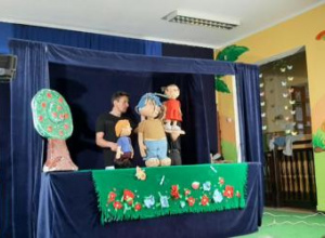 Przedstawienie teatralne "Samotny olbrzym"