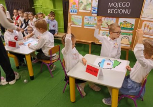 Dzieci sygnalizują wykonanie zadania